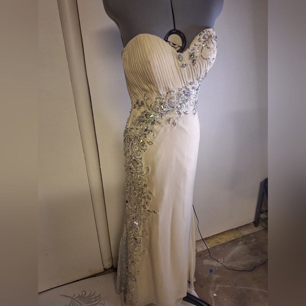 By Johnny Cream and Silver Strapless Gown with Sweetheart Neckline Size 4 - Picture 4 of 12